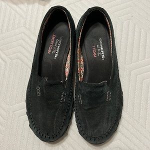 Black leather Skechers loafers